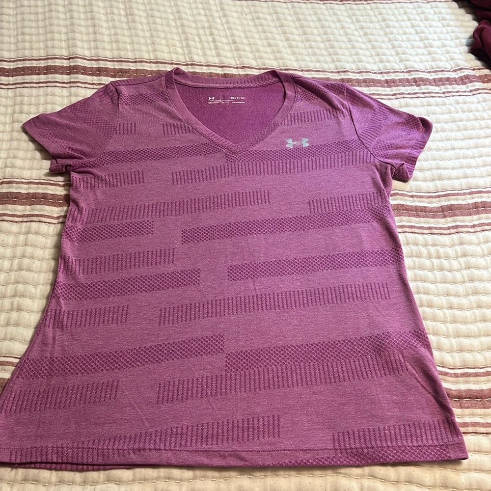 UA women’s tee size small